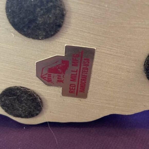 Red Mill Polar Bear Figurine - Picture 3 of 4